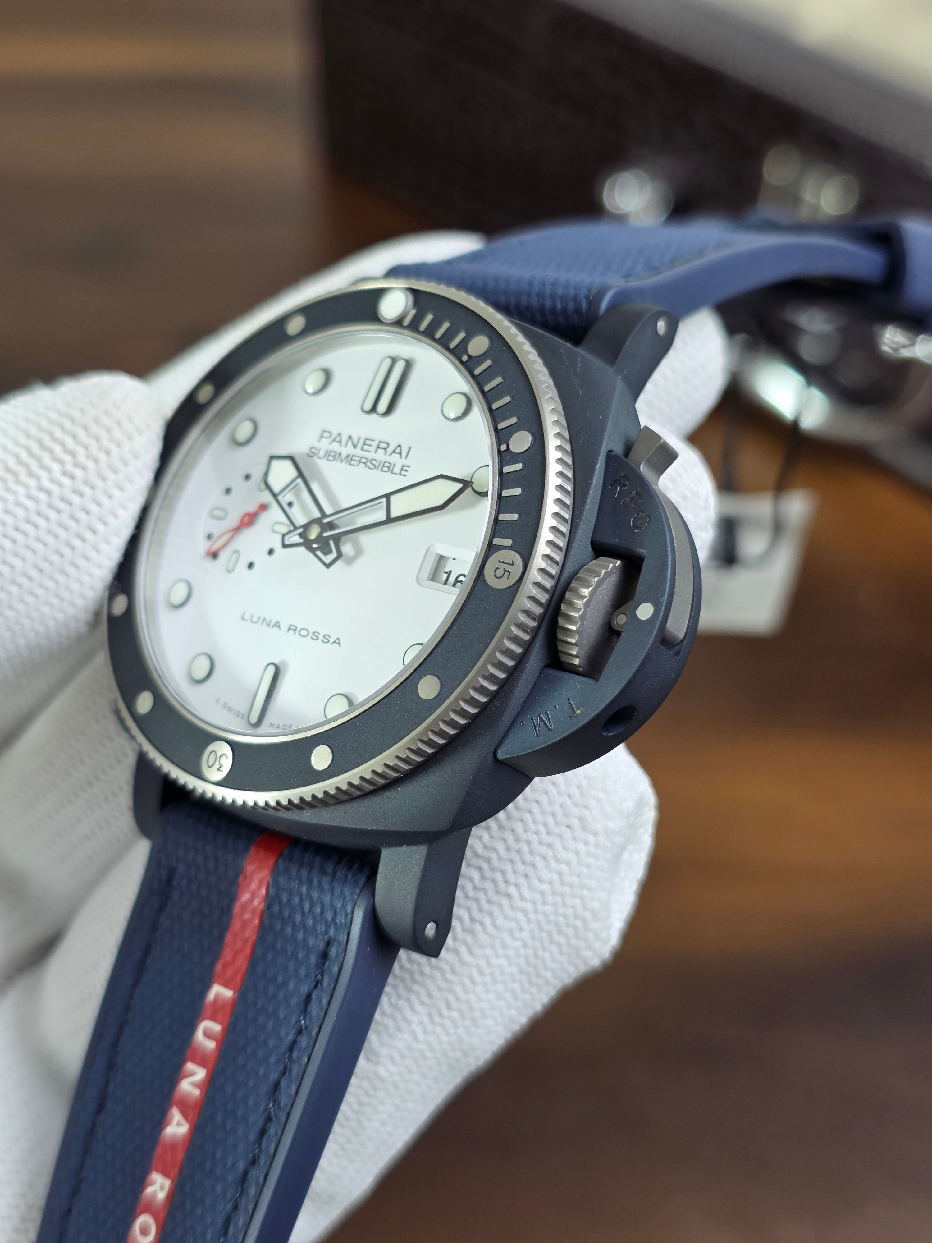 Panerai Submersible QuarantaQuattro Luna Rossa Ti-Ceramitech (PAM01543)