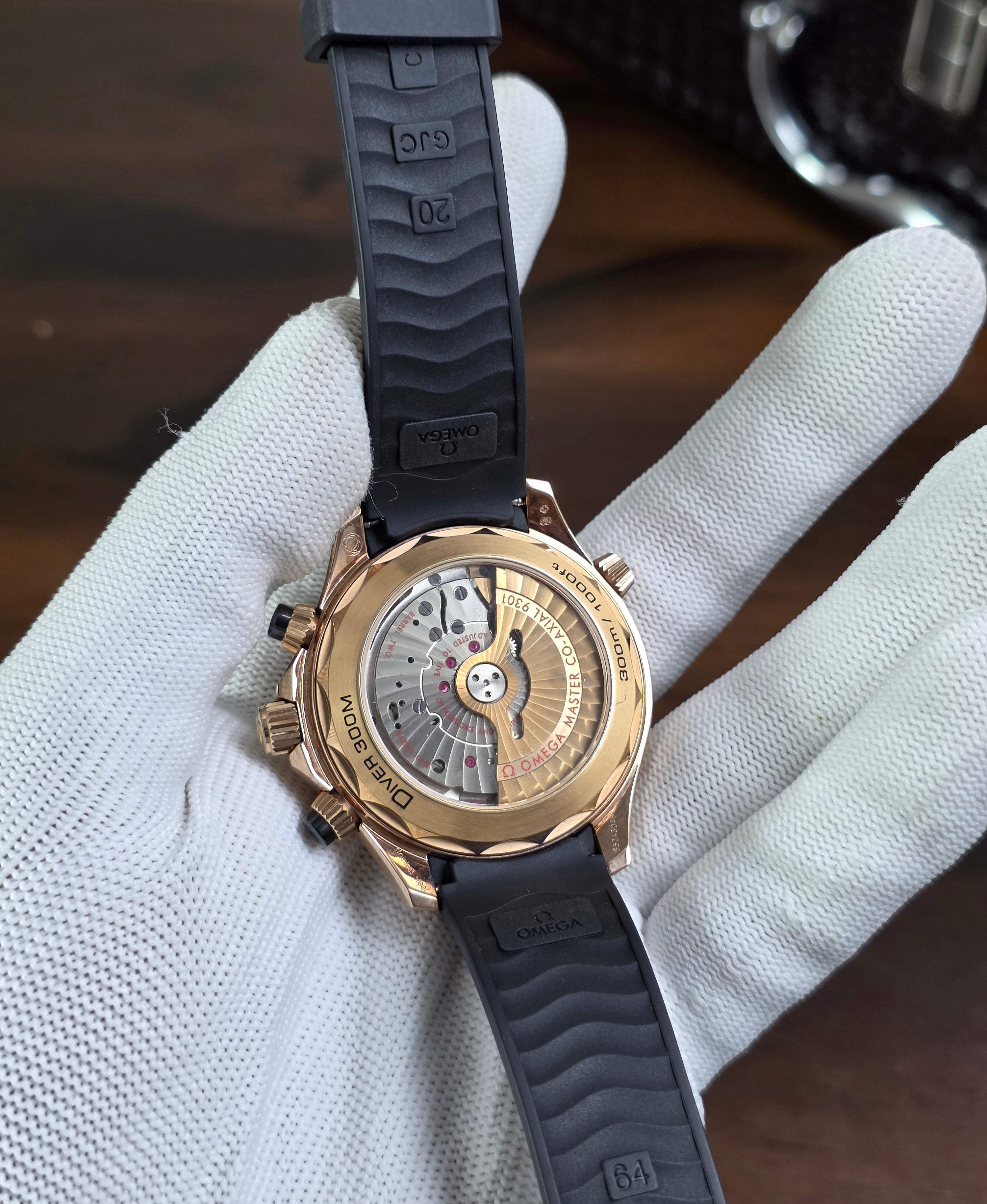 Omega Seamaster Diver 300 M (Swiss Eeta) 
44mm Co-Axial Master Chronometer 210.62.44.51.01.001
