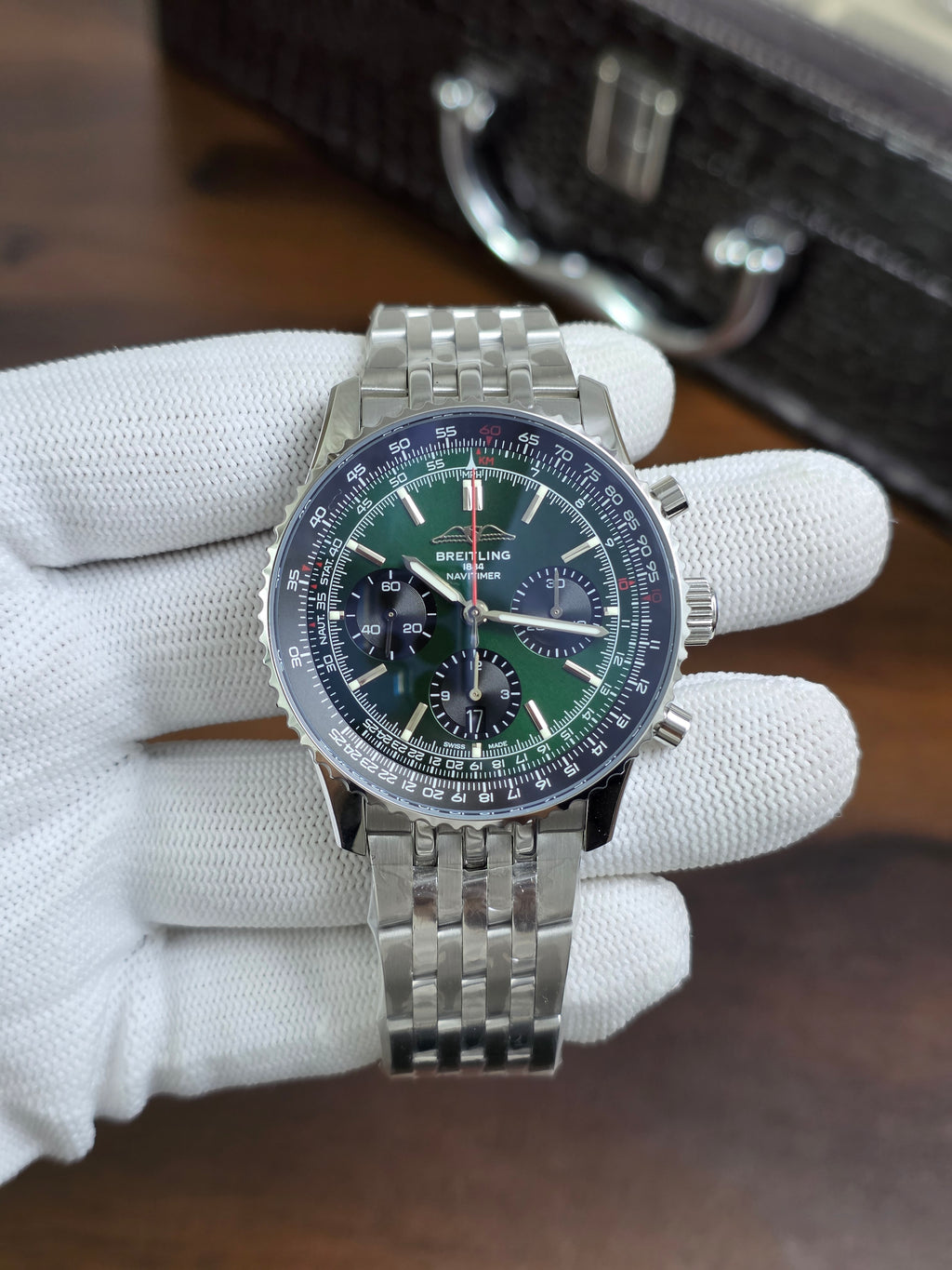 Breitling Navitimer Bo1 Chronograph AB0137241L1A1 Green Dial Swiss Eeta