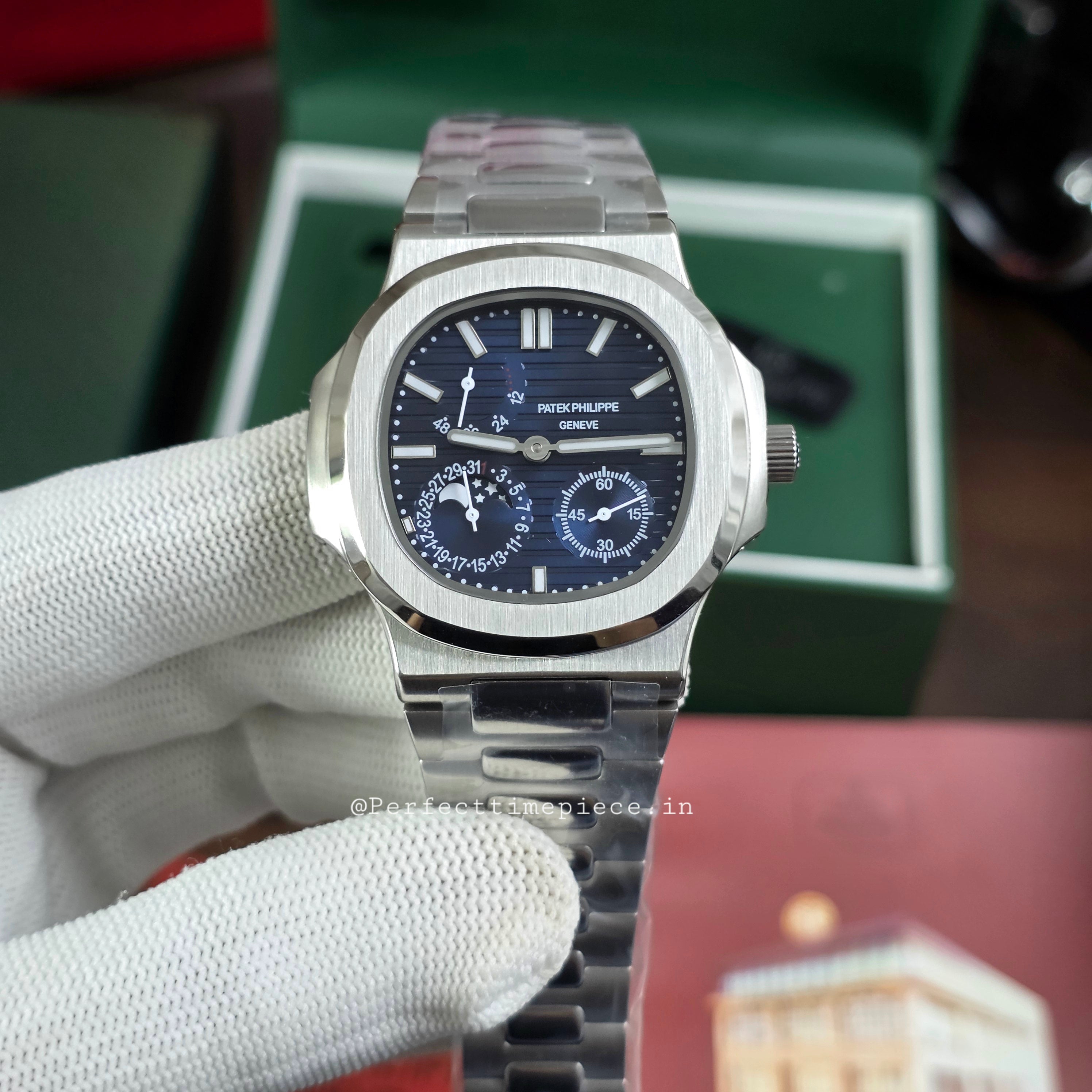 Patek Philippe Nautilus 5712/1A-001 Automatic