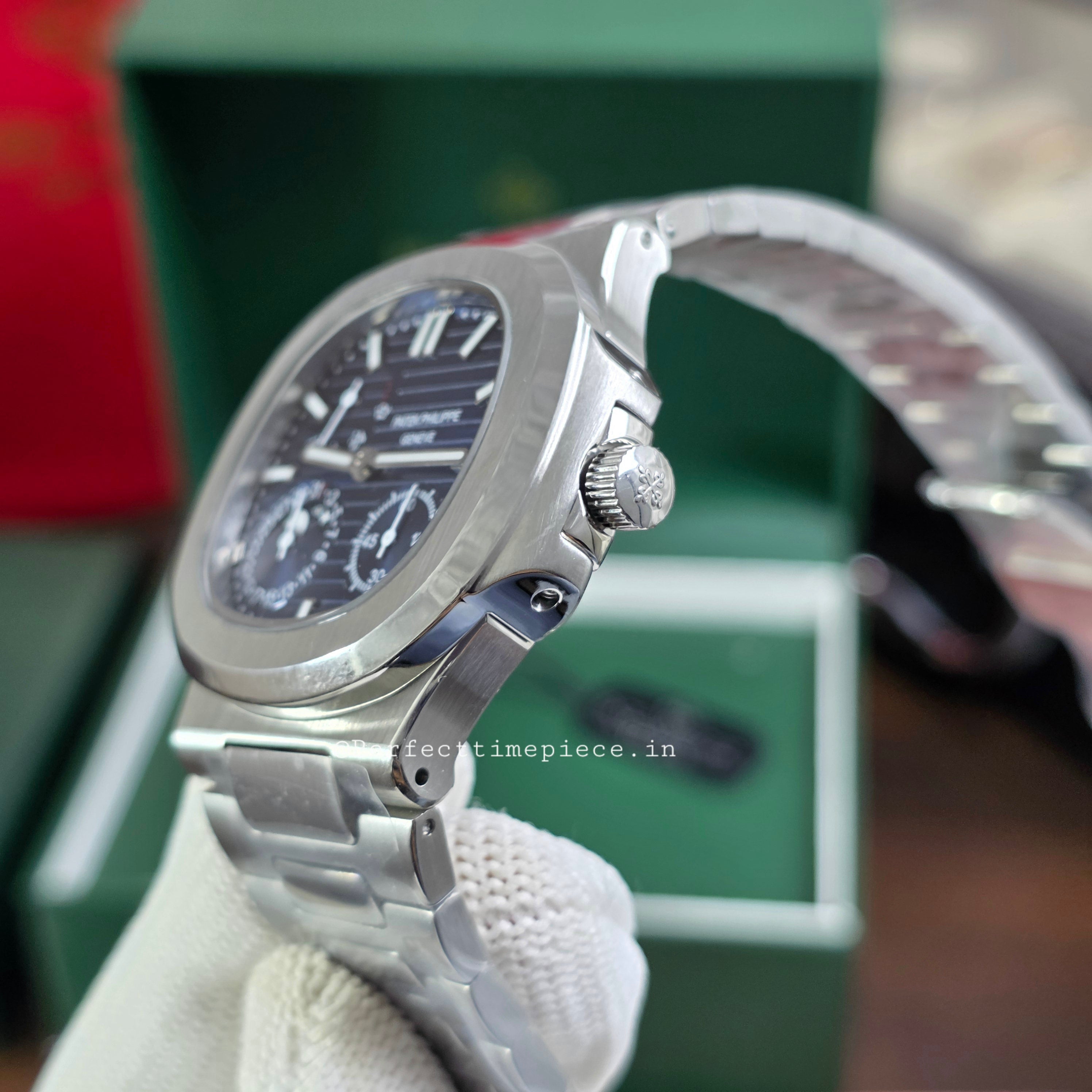 Patek Philippe Nautilus 5712/1A-001 Automatic