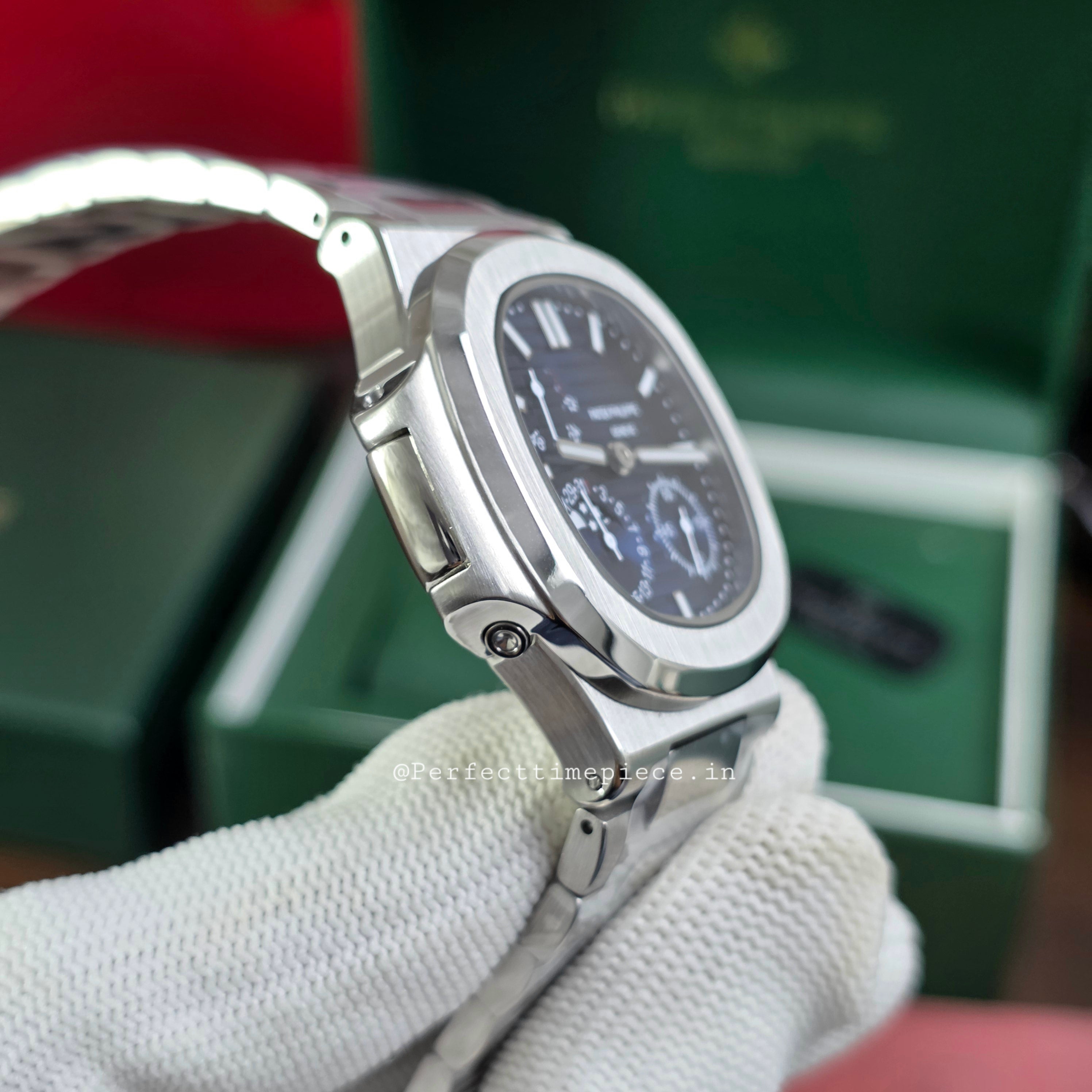 Patek Philippe Nautilus 5712/1A-001 Automatic