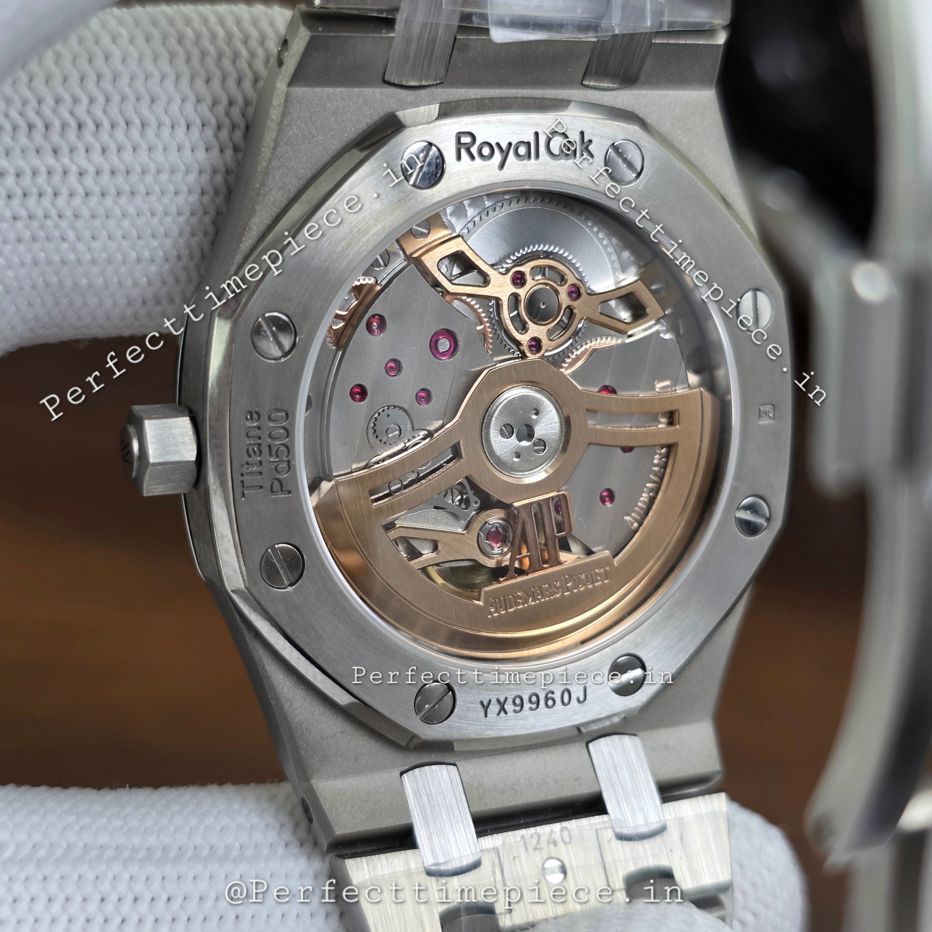 Audemars Piguet Royal Oak
“Jumbo” Extra-Thin
Ref. 16202XT.OO.1240XT.01 SWISS EETA (ZF MODEL)