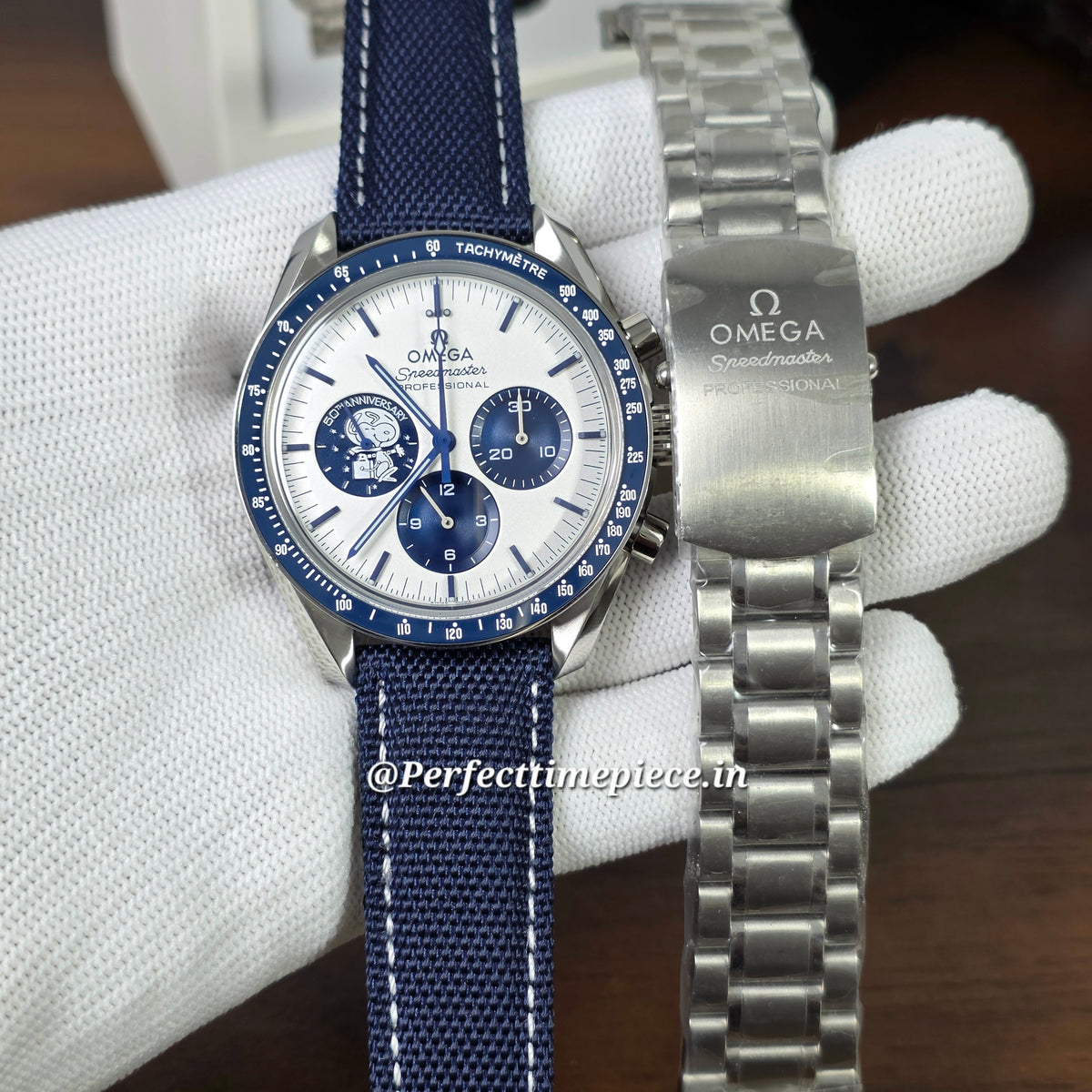 Omega Speedmaster
Anniversary Series Snoopy Swiss  (SMF)